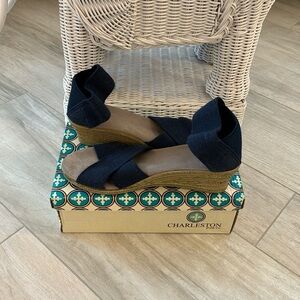 Charleston Shoe Company canon solid espadrille size 9 in navy.